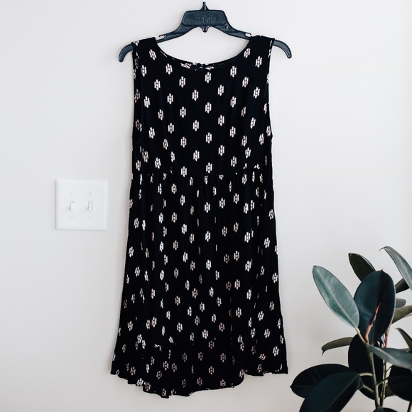Forever 21 Black Patterned Dress - Picture 1 of 3